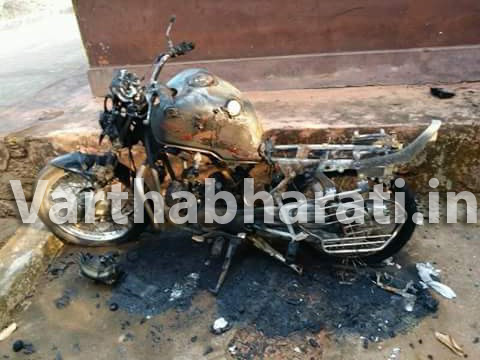 ಕಾಸರಗೋಡು :  ಬಿ ಜೆಪಿ ಮತ್ತು - ಸಿ ಪಿ ಎಂ ಕಾರ್ಯಕರ್ತರೊಳಗೆ ನಡೆದ  ಘರ್ಷಣೆ-ನಾಲ್ವರಿಗೆ ಇರಿತ, 11 ಮಂದಿಗೆ ಗಾಯ